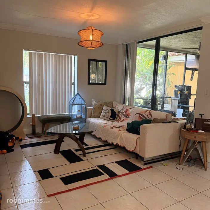 Room for rent in Coconut Creek, FL $900, condo