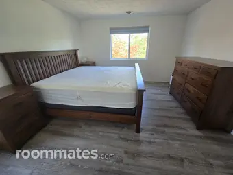 Room for rent in Portland, OR $800, house
