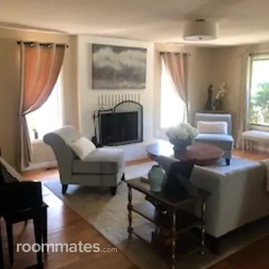 Room for rent in Portland, OR $1000, house