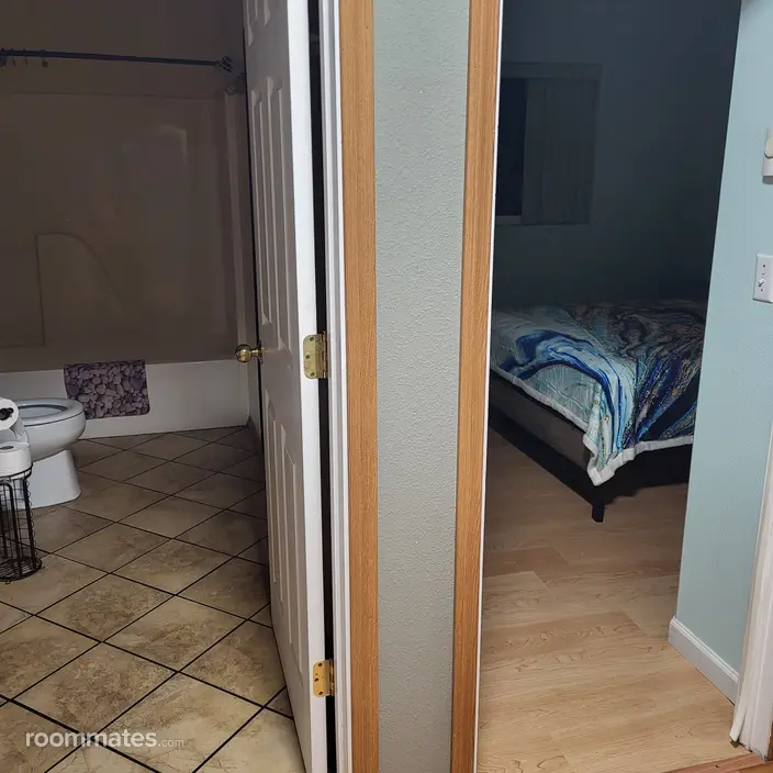 Room for rent in Florence, OR $1000, house
