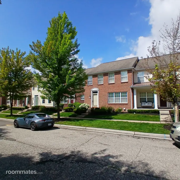 Room for rent in Pontiac, MI $700, townhouse
