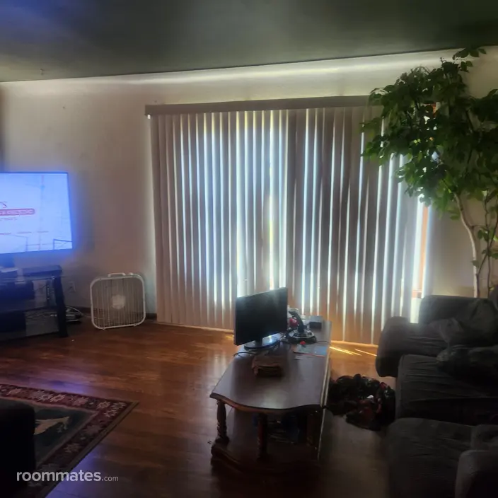 Room for rent in Salem, OR $1000, house