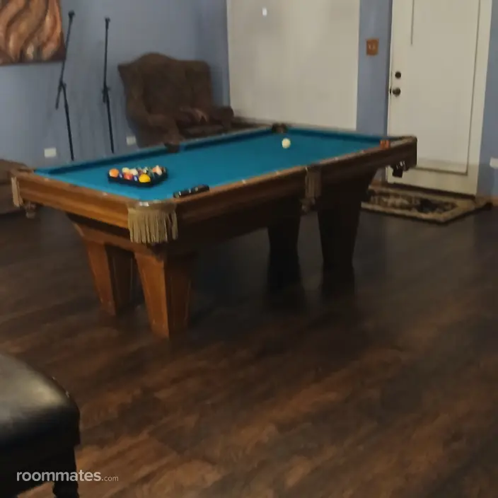 Room for rent in Phoenix, IL $1000, house