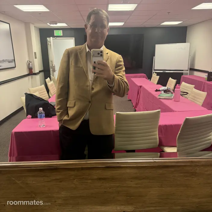 Roommate looking Del Mar, CA, $2000