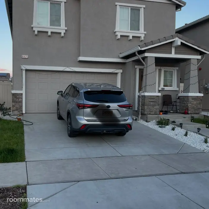 Room for rent in Elk Grove, CA $900, house