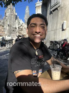Roommate looking Anaheim CA, $2000