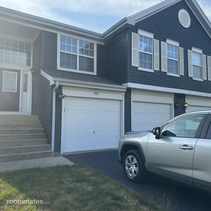 Room for rent in Oswego, IL $2200, townhouse