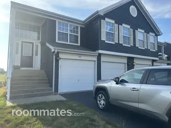 Room for rent in Oswego, IL $2200, townhouse