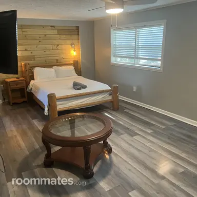 Room for rent in College Park, GA $1200, house