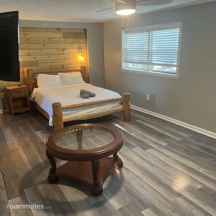Room for rent in College Park, GA $1200, house
