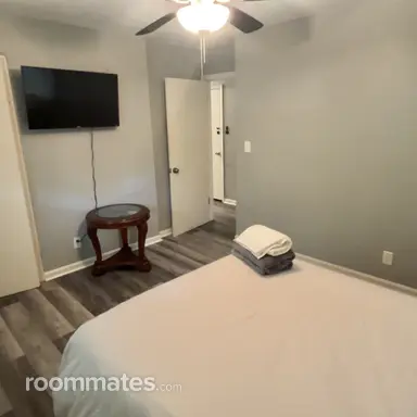 Room for rent in College Park, GA $700, house