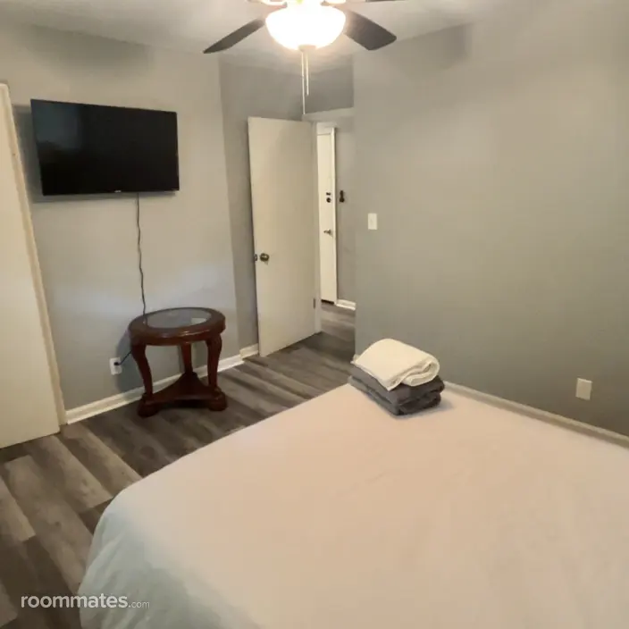 Room for rent in College Park, GA $700, house