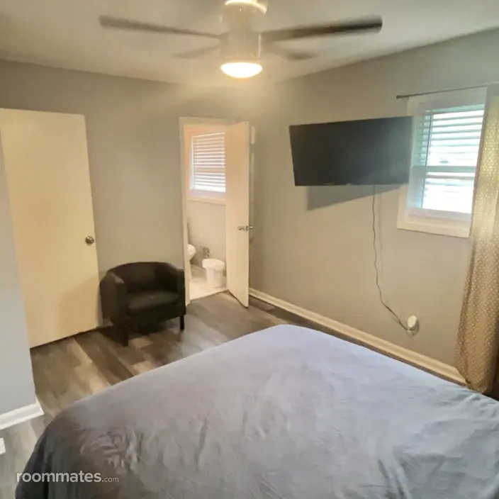 Room for rent in College Park, GA $1000, house