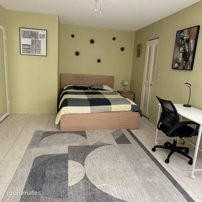Room for rent in Hallandale Beach, FL $1100, house