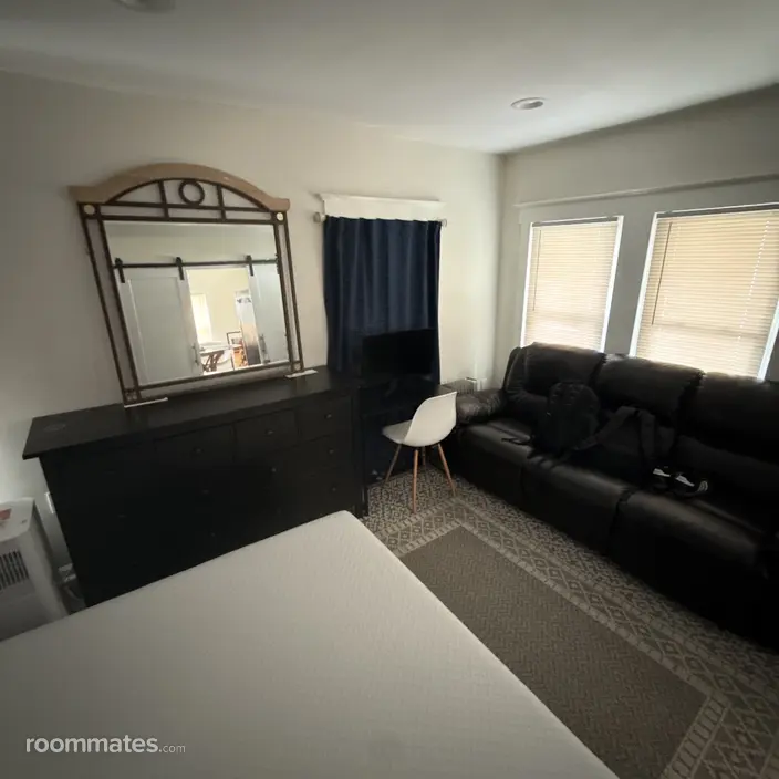 Room for rent in Ewing, NJ $1100, house