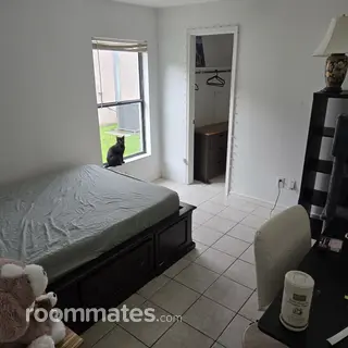 Room for rent in Kissimmee, FL $400, house
