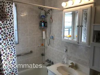 Room for rent in Danbury, CT $975, condo