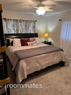 Room for rent in St. Petersburg, FL $800, house