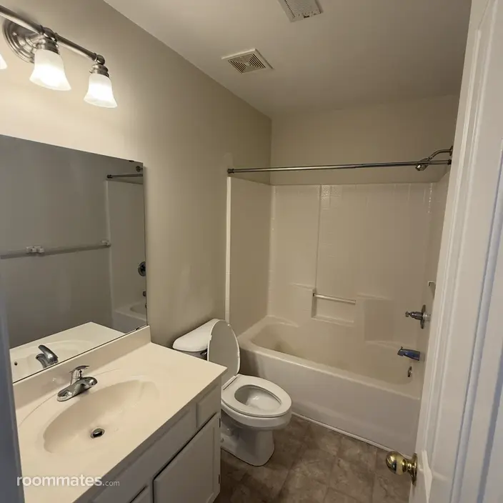 Room for rent in Chesapeake, VA $1000, house
