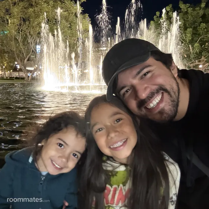 Roommate looking Woodland Hills, CA, $1500