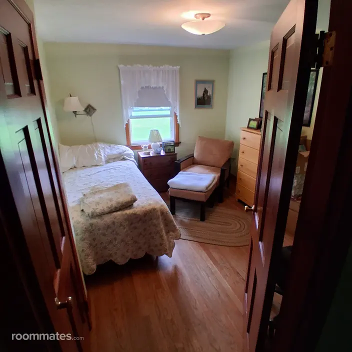 Room for rent in North Smithfield, RI $1300, house