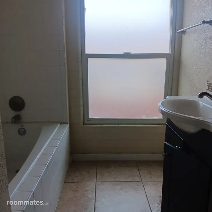 Room for rent in Barstow, CA $600, house