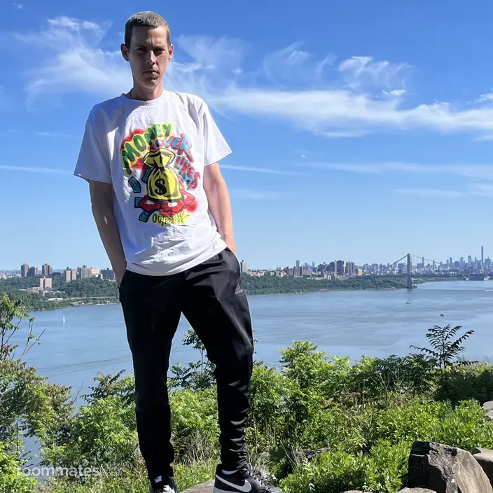 Roommate looking Manchester, NH, $1000