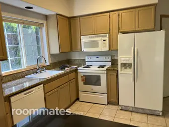 Room for rent in Portland, OR $1100, townhouse