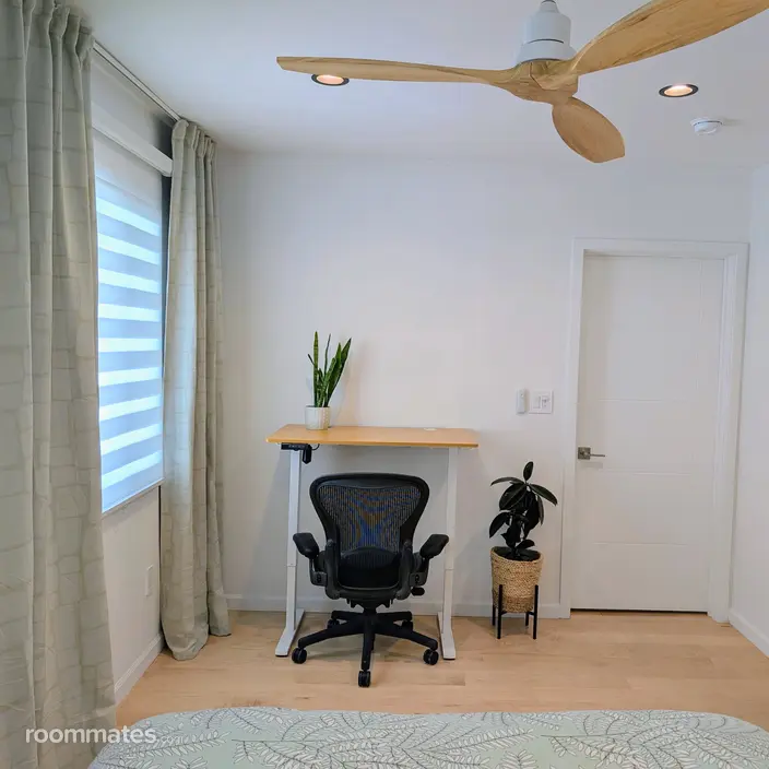 Room for rent in Burbank, CA $1200, house
