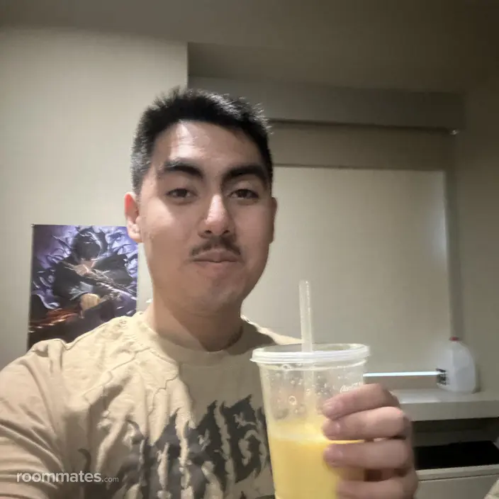 Roommate looking Oceanside, CA, $900
