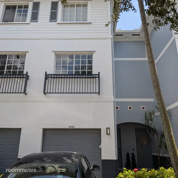 Room for rent in Lauderhill, FL $1500, townhouse