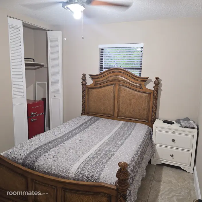 Room for rent in Melbourne, FL $950, house
