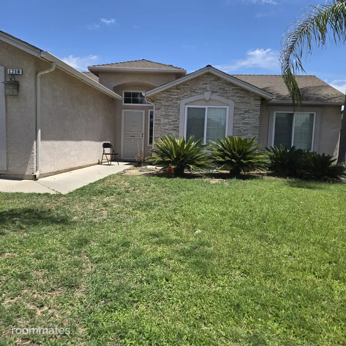 Room for rent in Fresno, CA $1000, house