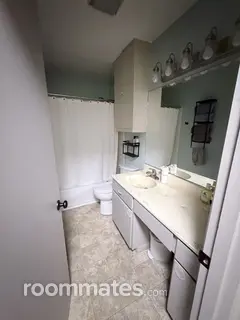 Room for rent in Portland, OR $1100, house