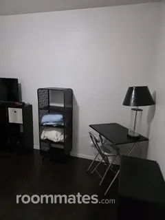 Room for rent in Phoenix, AZ $975, house