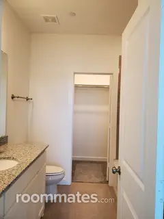 Room for rent in Lewisville, TX $800, townhouse