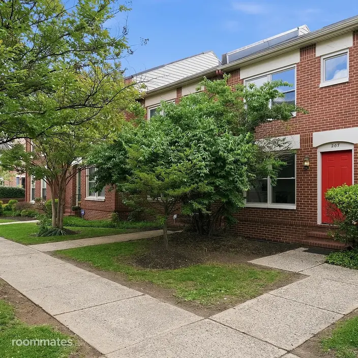 Room for rent in Baltimore, MD $900, townhouse