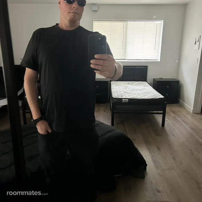 Roommate looking North Hollywood, CA, $1000
