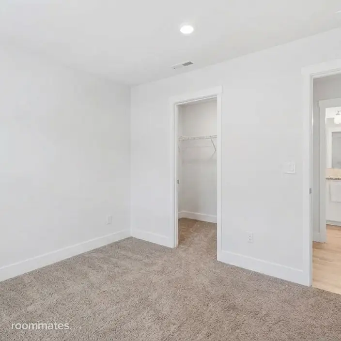 Room for rent in Beaverton, OR $900, condo