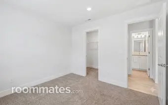 Room for rent in Beaverton, OR $900, condo