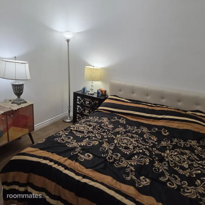 Room for rent in Palmdale, CA $1000, house