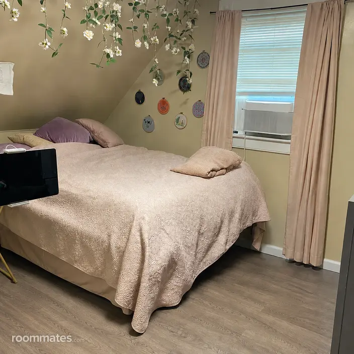 Room for rent in Malden, MA $975, house