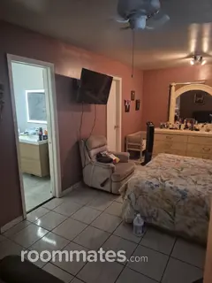 Room for rent in Hialeah, FL $1100, house