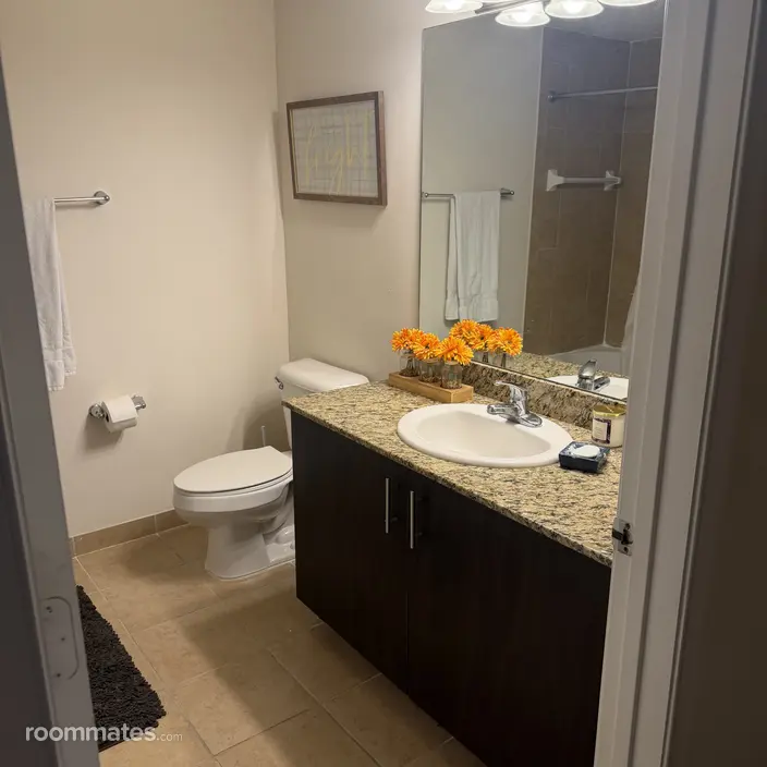 Room for rent in Lake Worth, FL $900, condo