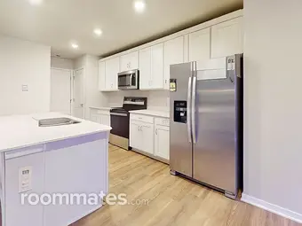 Room for rent in West Des Moines, IA $1200, house