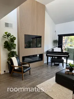 Room for rent in Tarzana, CA $1500, condo