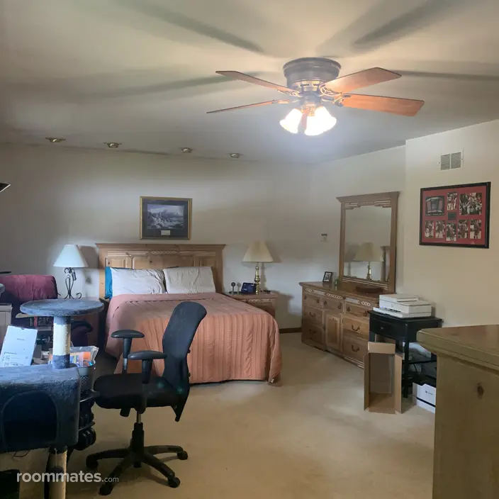 Room for rent in Sleepy Hollow, IL $1200, house
