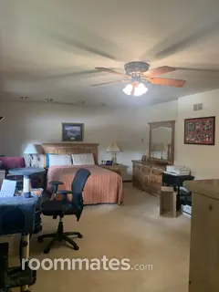 Room for rent in Sleepy Hollow, IL $1200, house