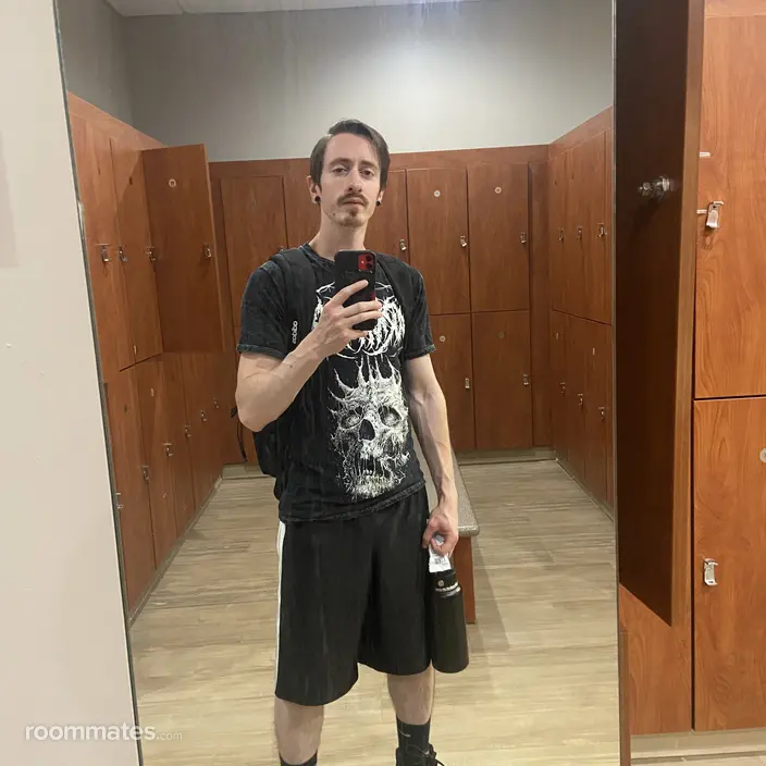 Roommate looking Manchester, NH, $1100