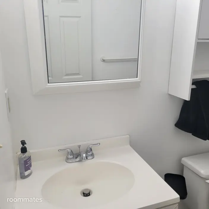 Room for rent in Glen Burnie, MD $1300, condo